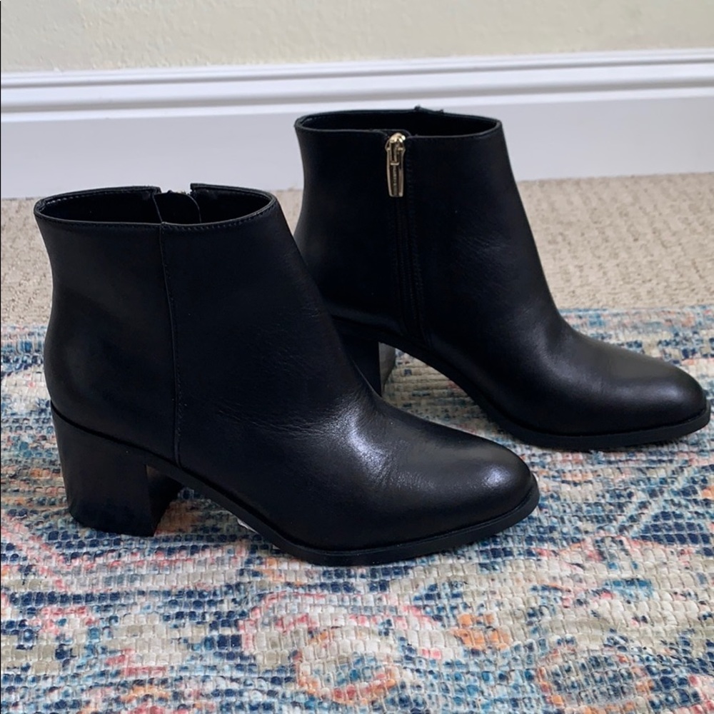 Vince Camuto Booties nwot